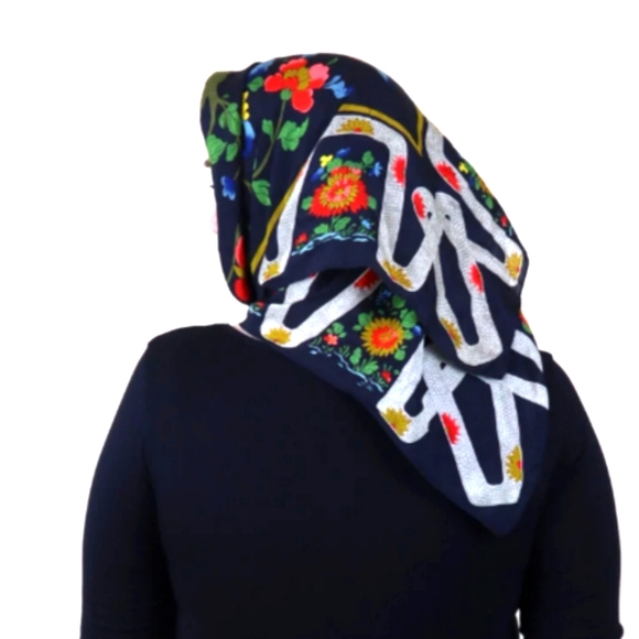 EUC 100% Silk Scarf - Picture 6 of 7